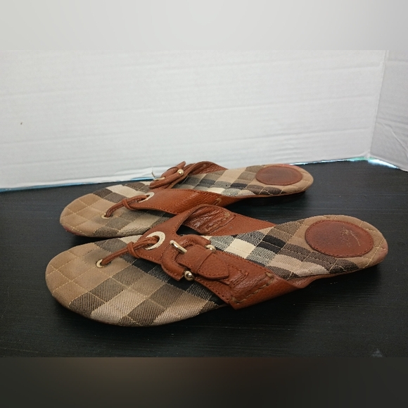 Burberry Plaid Leather Thong Sandals 38 Womens US 7.5-8 Quilted Buckle Authentic - Picture 5 of 11